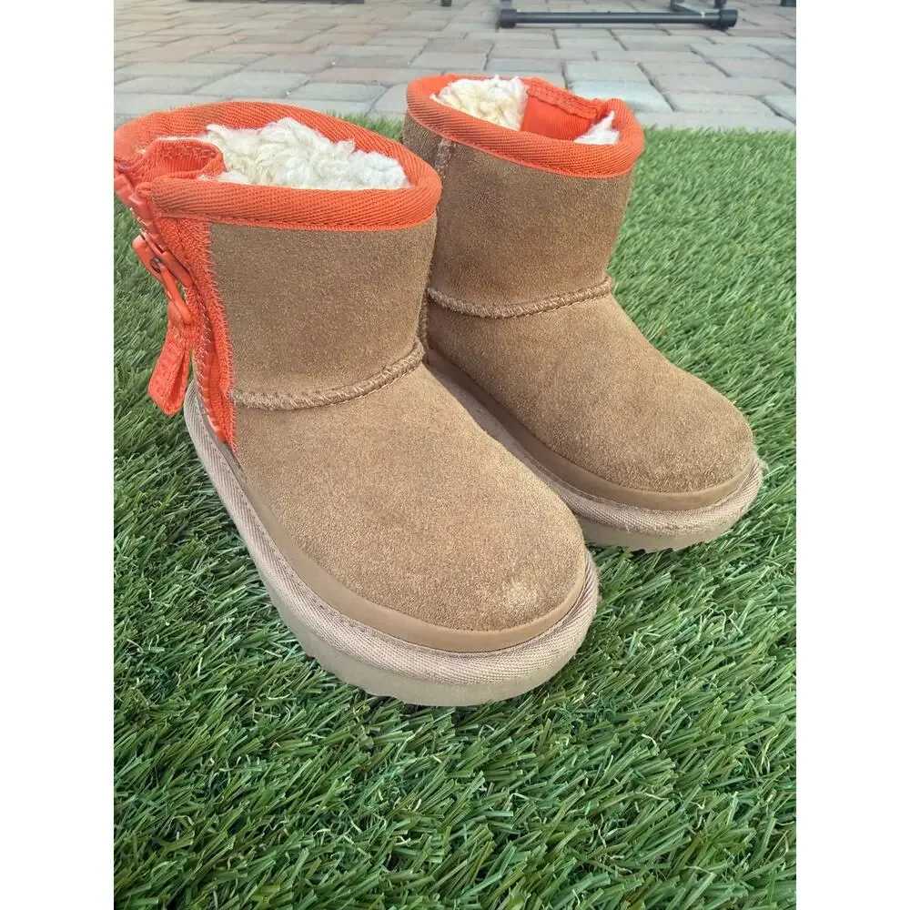 UGG Kids Classic Mini Zipper Tape Logo Boots Chestnut Toddler Kids Sz 8